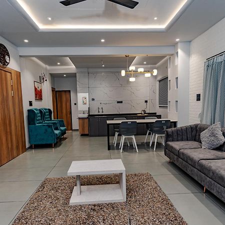 Hotel Mountain View Nashik Bagian luar foto
