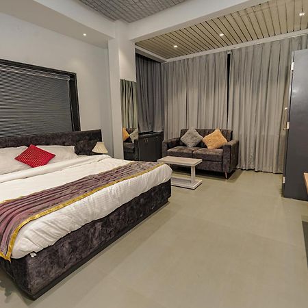 Hotel Mountain View Nashik Bagian luar foto
