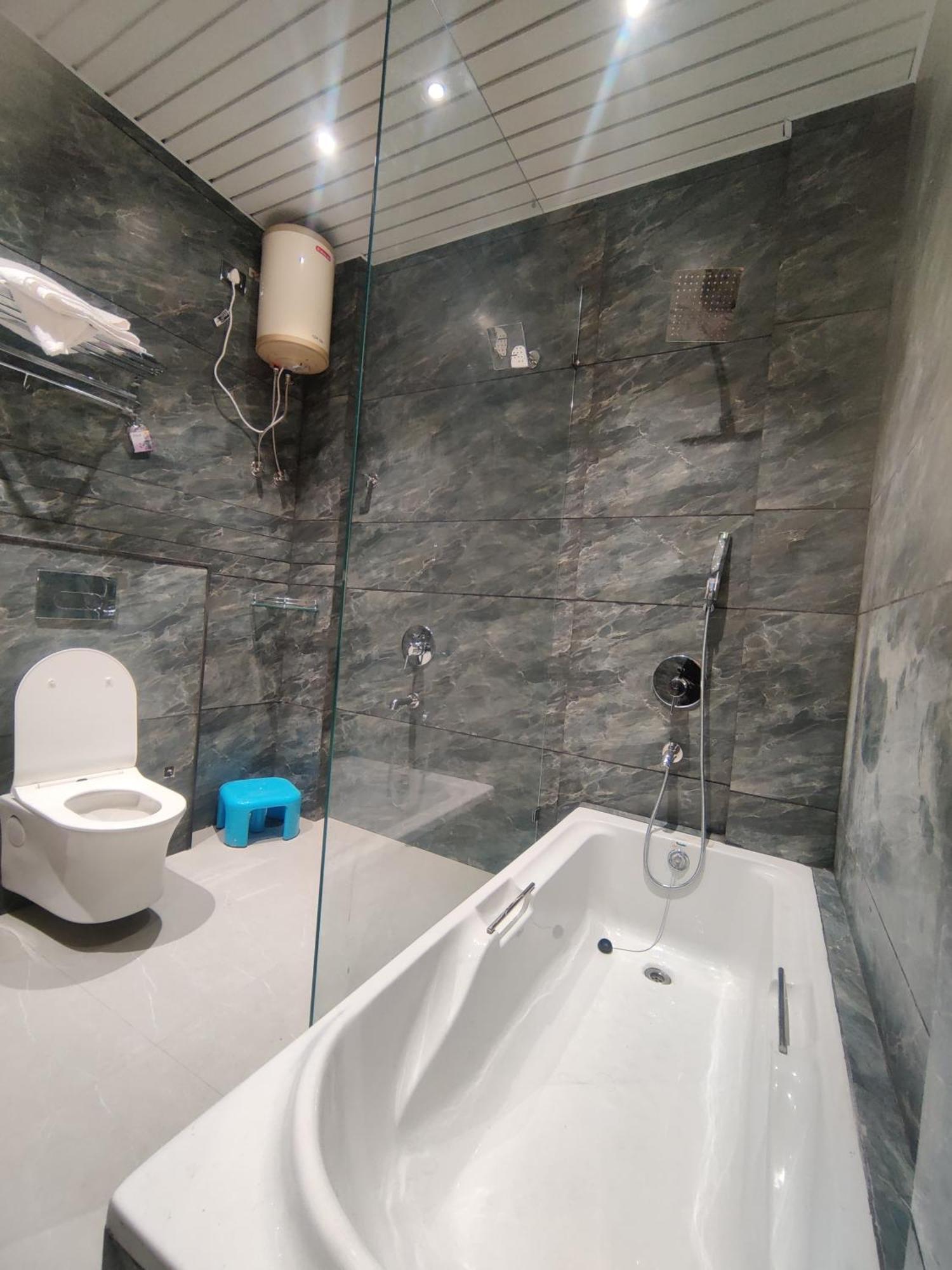 Hotel Mountain View Nashik Bagian luar foto
