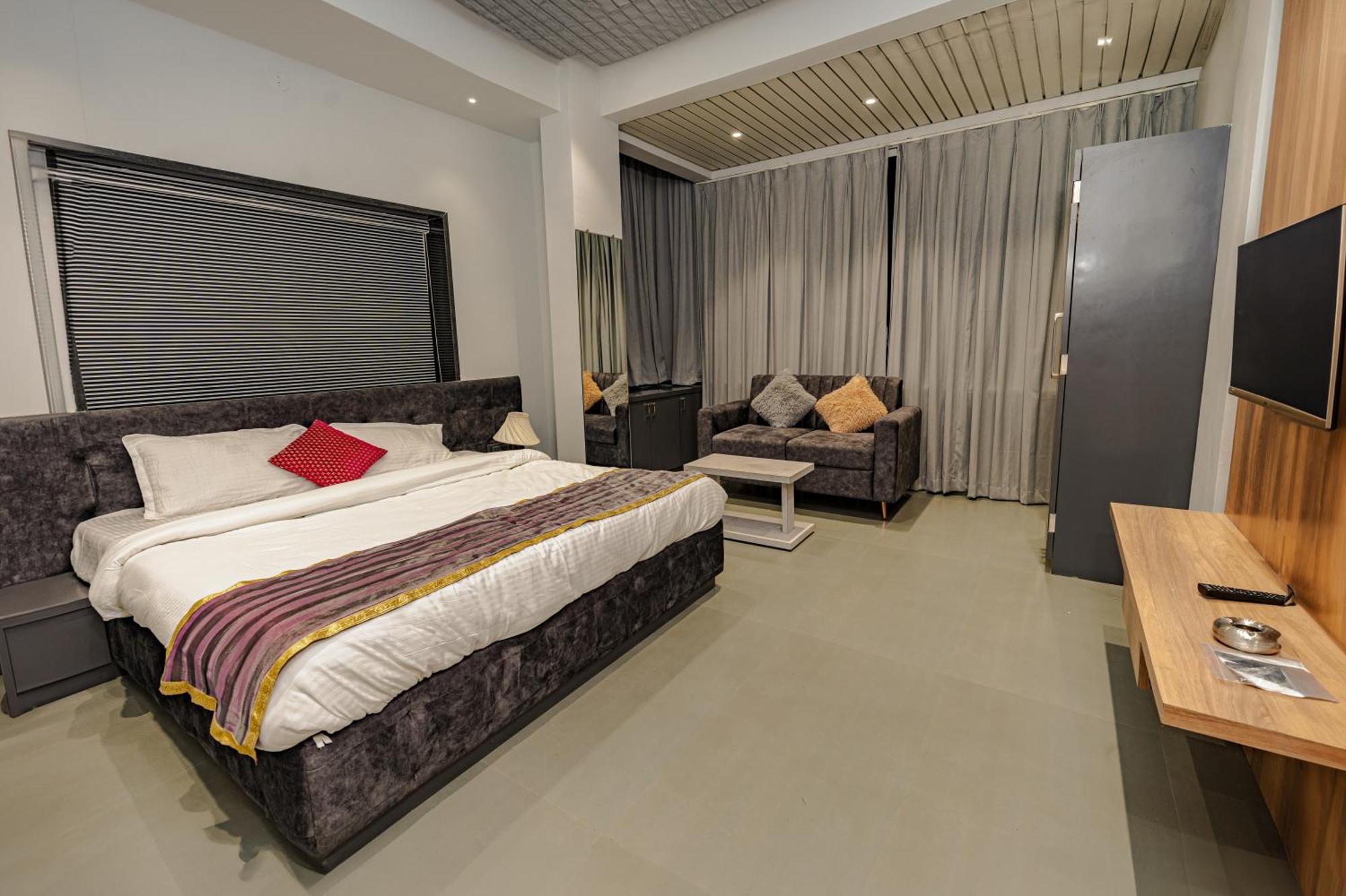Hotel Mountain View Nashik Bagian luar foto
